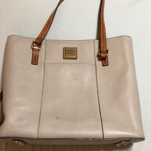 Tan leather Dooney & Bourke purse.